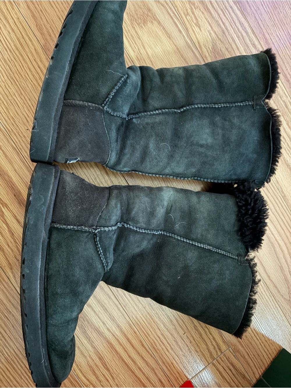UGG woman’s Bailey button Triplet Boot